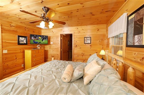 Foto 4 - Majestic Manor - Five Bedroom Cabin