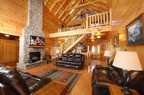 Foto 45 - Majestic Manor - Five Bedroom Cabin