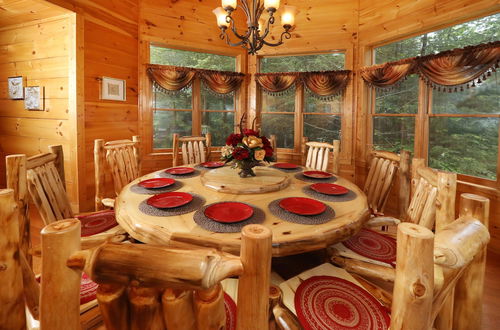 Photo 40 - Majestic Manor - Five Bedroom Cabin