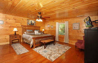 Photo 3 - Majestic Manor - Five Bedroom Cabin