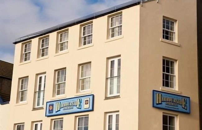 Harbourside Apartments - Photo 1