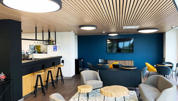 Lobby lounge
