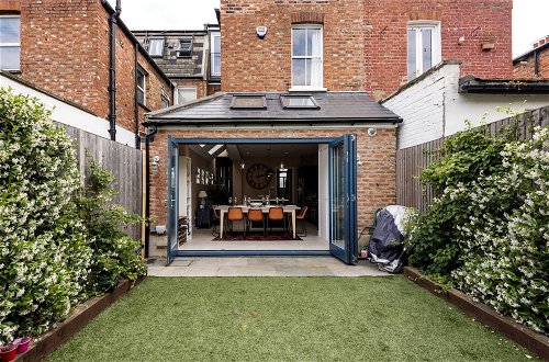 Photo 36 - Spectacular Shepherds Bush Home Close to Westfield