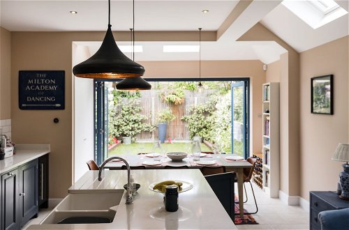 Photo 15 - Spectacular Shepherds Bush Home Close to Westfield