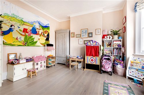 Photo 12 - Spectacular Shepherds Bush Home Close to Westfield