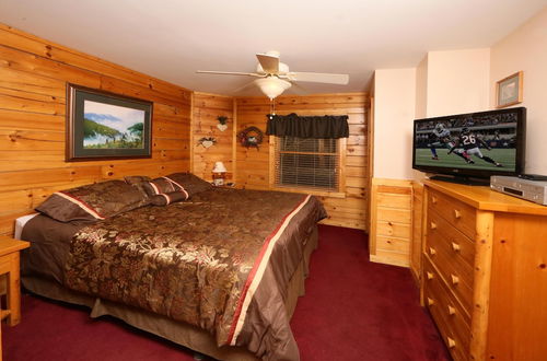 Photo 3 - Hugs n Kisses - One Bedroom Cabin