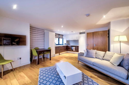 Photo 10 - Stylish City Centre Apartment for Two