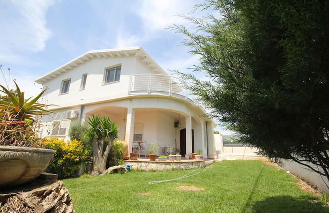 VIlla White - Photo 1