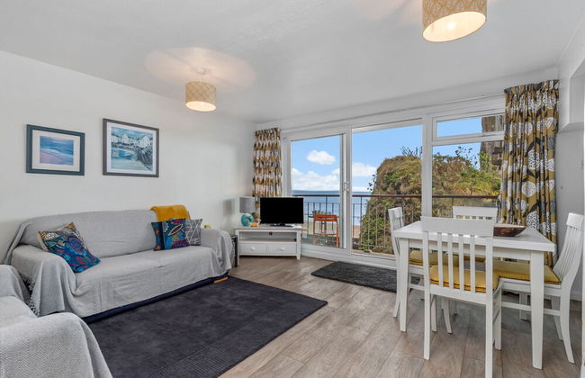 Swn Y Tonnau - Sea Front Apartment Spectacular Sea Views Parking Direct Beach Access - Foto 2