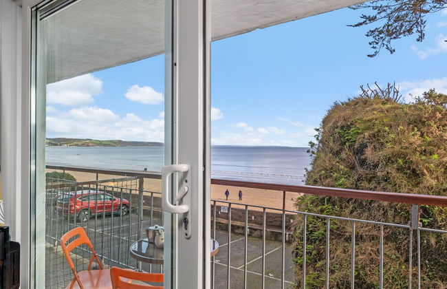 Swn Y Tonnau - Sea Front Apartment Spectacular Sea Views Parking Direct Beach Access - Foto 4