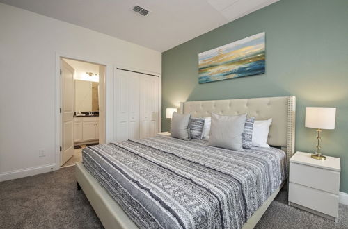 Photo 13 - Amazing New 5 Bedroom 4.5 Bathroom TownHome with Pvt Pool and Amenities Included