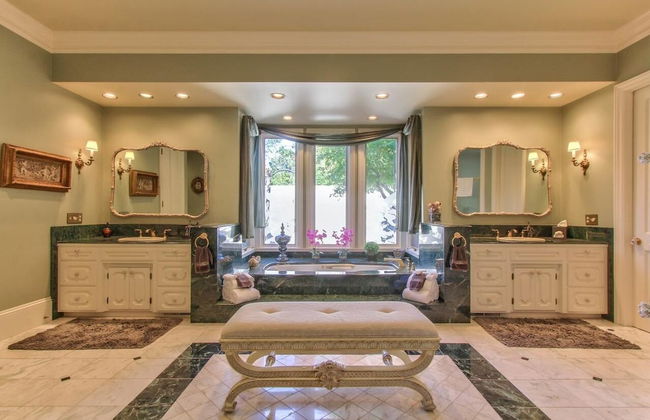 Lx33: Luxury Vacation Villa On Pebble Beach With Pool - Photo 35