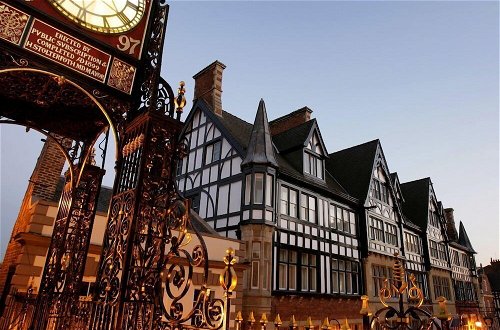 Photo 11 - The Kings Gathering - Very Central Chester - Sleeps 9 - Chester Races Nights Out Sightseeing City