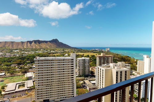 Foto 29 - Sleek & Modern 32nd Floor Condo at the Waikiki Banyan - Free parking! by Koko Resort Vacation Rentals