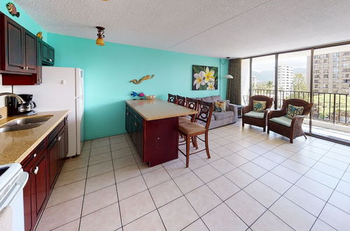 Foto 41 - Waikiki Banyan High Level Condo with Private Lanai by Koko Resort Vacation Rentals