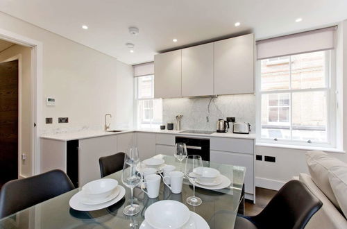 Photo 11 - Luxury Holborn 1 Bedroom Flats