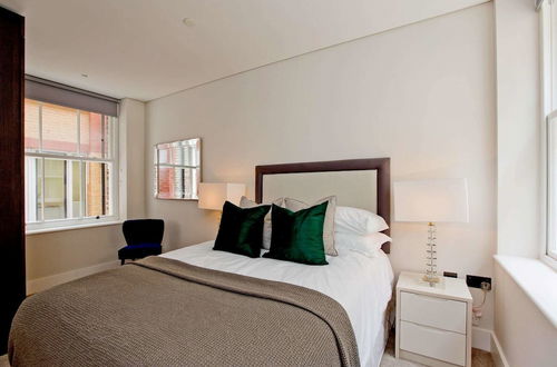 Photo 13 - Luxury Holborn 1 Bedroom Flats