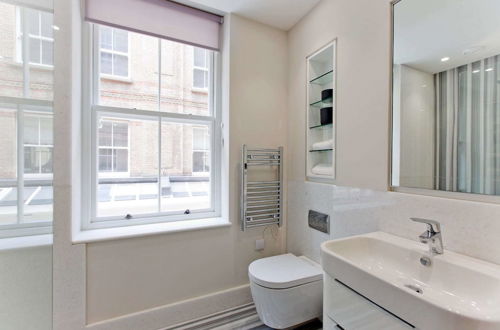 Photo 10 - Luxury Holborn 1 Bedroom Flats