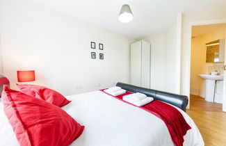 Photo 3 - Bristol Luxury Apartment with Parking