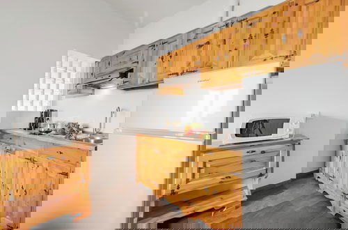 Photo 15 - Bellevue Modern Apartment 6