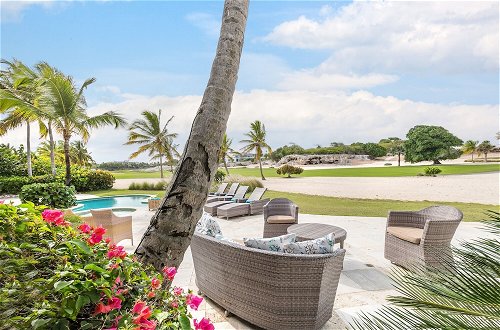 Photo 36 - Luxury Villa with Beachfront Eden Roc