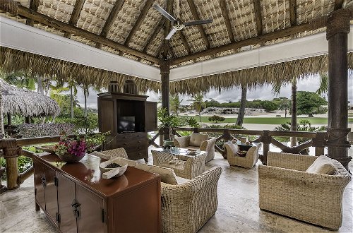 Photo 12 - Luxury Villa with Beachfront Eden Roc