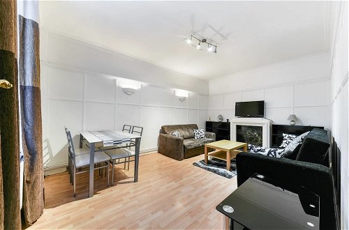 Photo 5 - Cosy West End Flat min From Selfridges & Oxford st