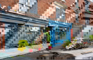 Photo 3 - Charming Home With Roof Terrace in East London by Underthedoormat