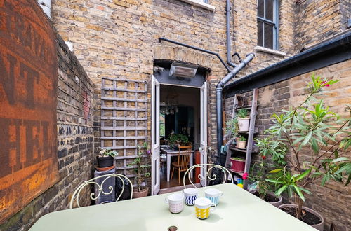 Foto 36 - Charming Home With Roof Terrace in East London by Underthedoormat