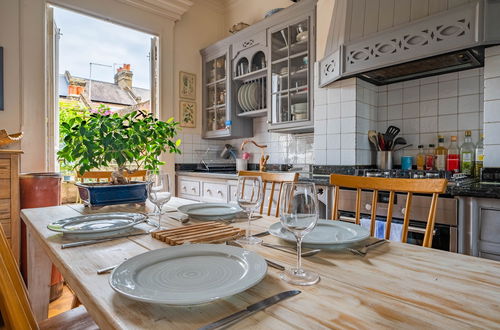 Photo 9 - Charming Home With Roof Terrace in East London by Underthedoormat