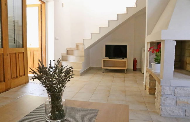 Adorable Stone House With Terrace Near the Beach - Foto 7