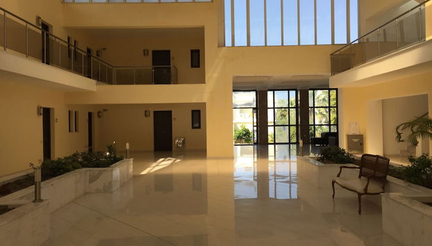 Coin salon dans le hall