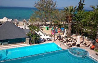 Foto 1 - Naias Beach Hotel
