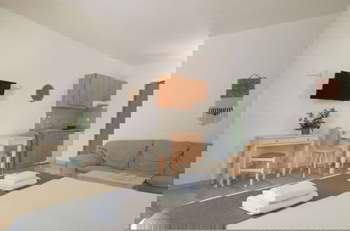 Photo 11 - Reina Apartments