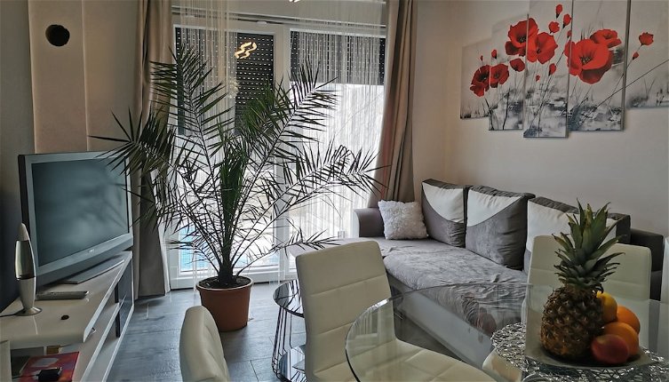 Photo 1 - Luxurious 2-bed Appartment in Mandre With Pool