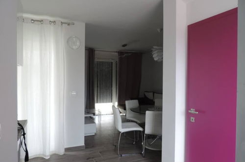 Photo 4 - Luxurious 2-bed Appartment in Mandre With Pool