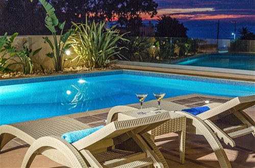 Foto 32 - Luxurious Villa Solaris Next To The Beach