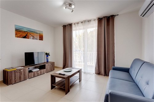 Photo 15 - Modern 1BR Apartment in a Central Location
