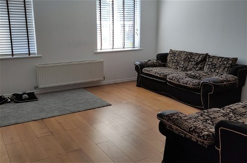 Foto 8 - Immaculate 1-bed Apartment in Borehamwood