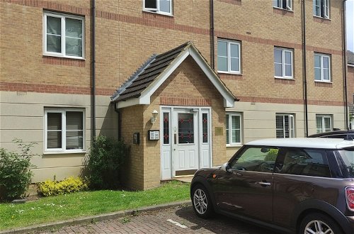 Foto 15 - Immaculate 1-bed Apartment in Borehamwood