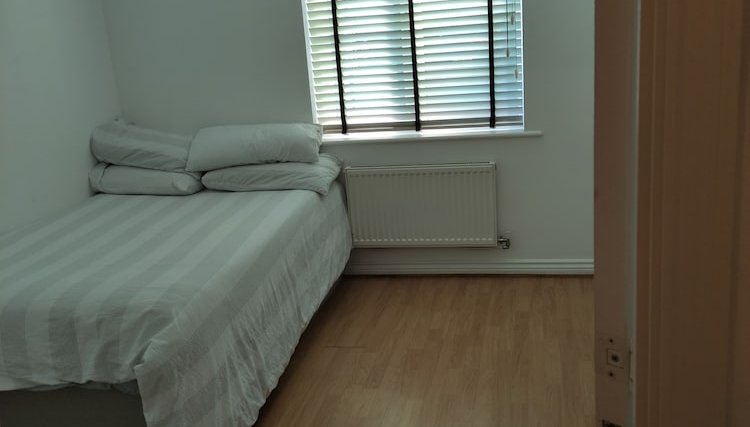 Photo 1 - Immaculate 1-bed Apartment in Borehamwood