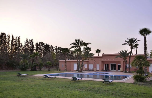 Luxury Villa - Photo 1