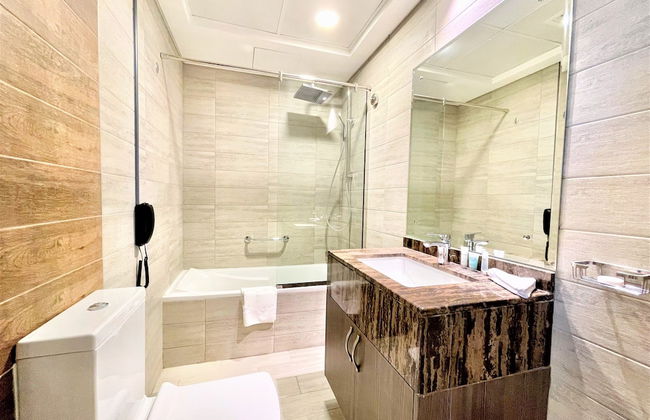 Spacious Marbella 2BR With Scenic Views - Foto 13