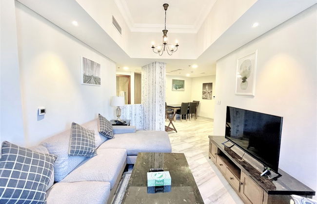 Spacious Marbella 2BR With Scenic Views - Foto 1