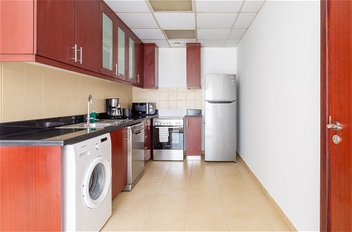 Photo 2 - Radiant & Alluring 1BR Apartment W/ Marina Views