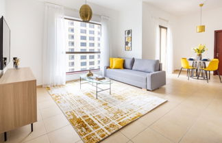 Foto 1 - Radiant & Alluring 1BR Apartment W/ Marina Views