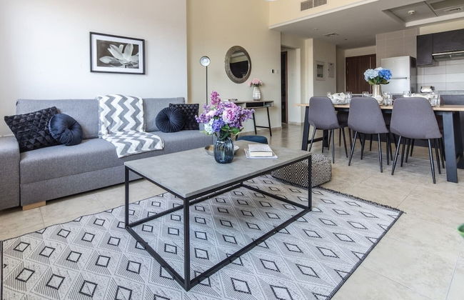 Top Rank 2BR in Trendy Jumeirah Village Triangle! - Foto 1