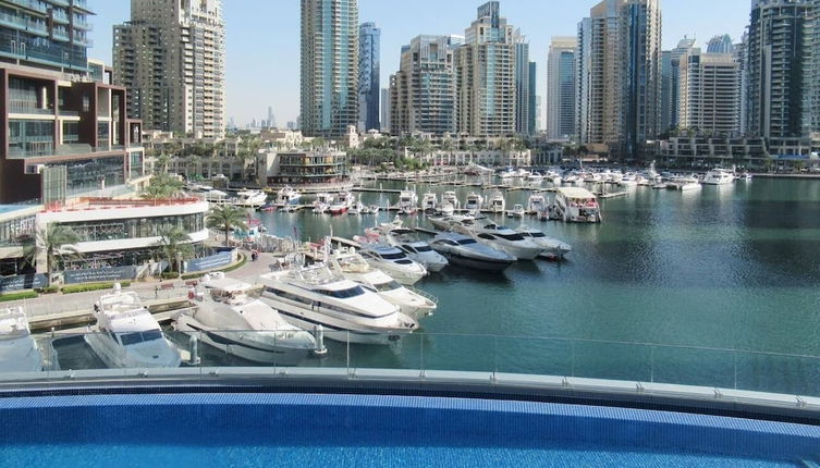 Foto 1 - Supreme 2BR Apartment - Cosmopolitan Living in Dubai Marina