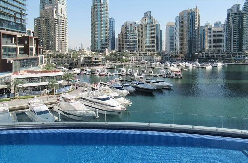 Foto 1 - Supreme 2BR Apartment - Cosmopolitan Living in Dubai Marina
