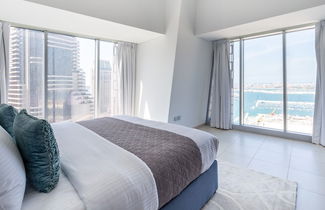 Photo 2 - Supreme 2BR Apartment - Cosmopolitan Living in Dubai Marina